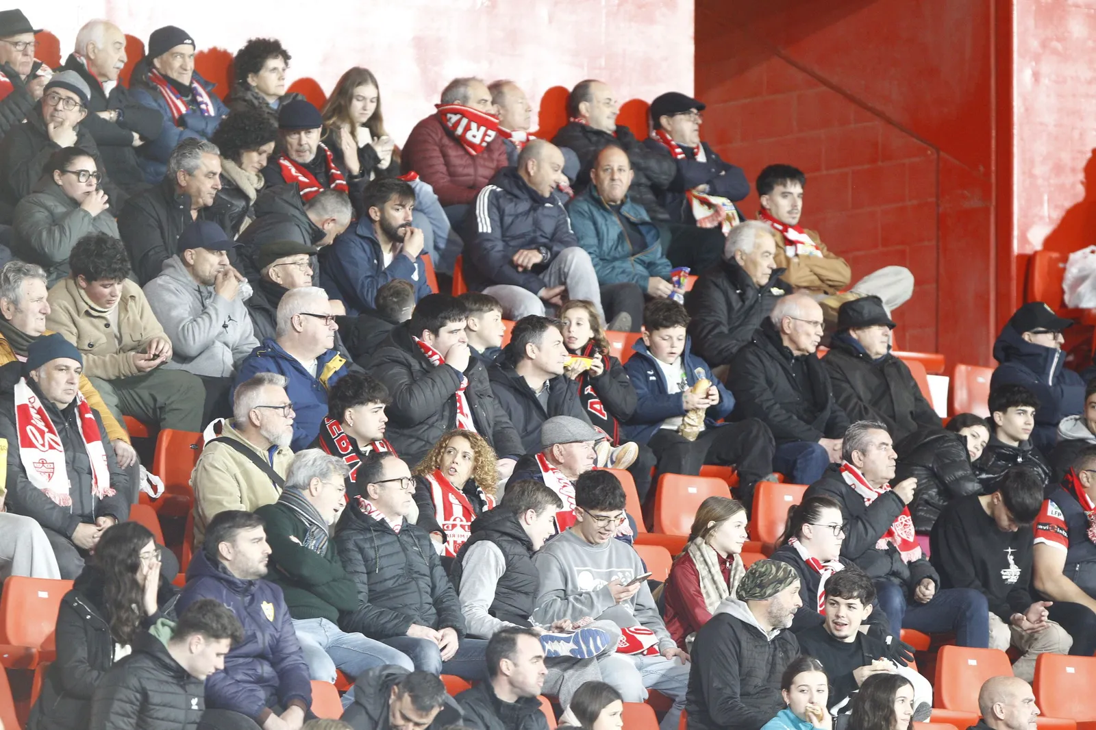 Un fallo en los tornos obliga al Almería a dar por asistentes a todos los abonados
